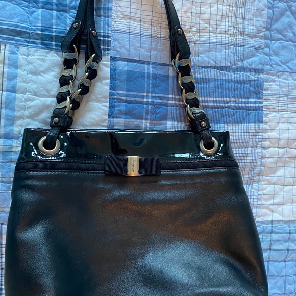 🛍🛍🛍 Ferragamo bow tote women’s purse. 🛍🛍🛍 - Picture 9 of 13